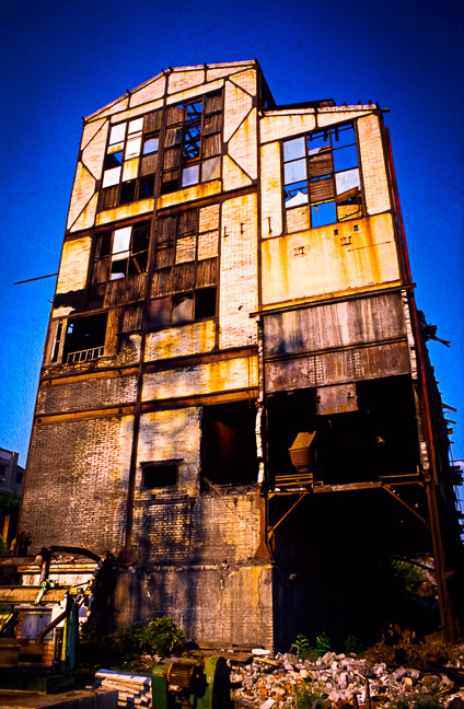 W115, Fabriksruin, 1994    2014